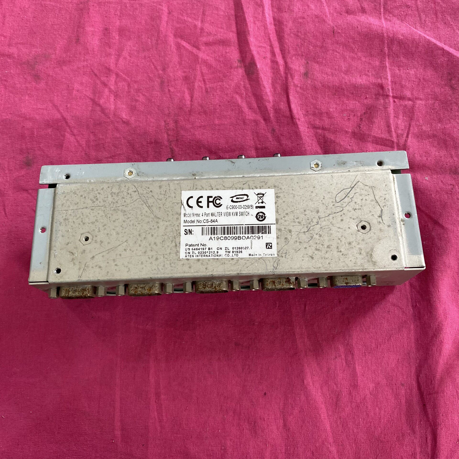 CS-84A 4口KVM切换器 VGA PS/2接口 铝合金外壳议价维修