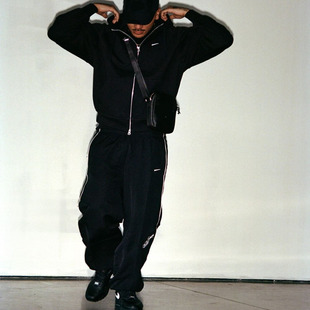 男女同款 套装 联名N钩SS25刺绣logo袋鼠口袋拉链卫衣裤 现货David