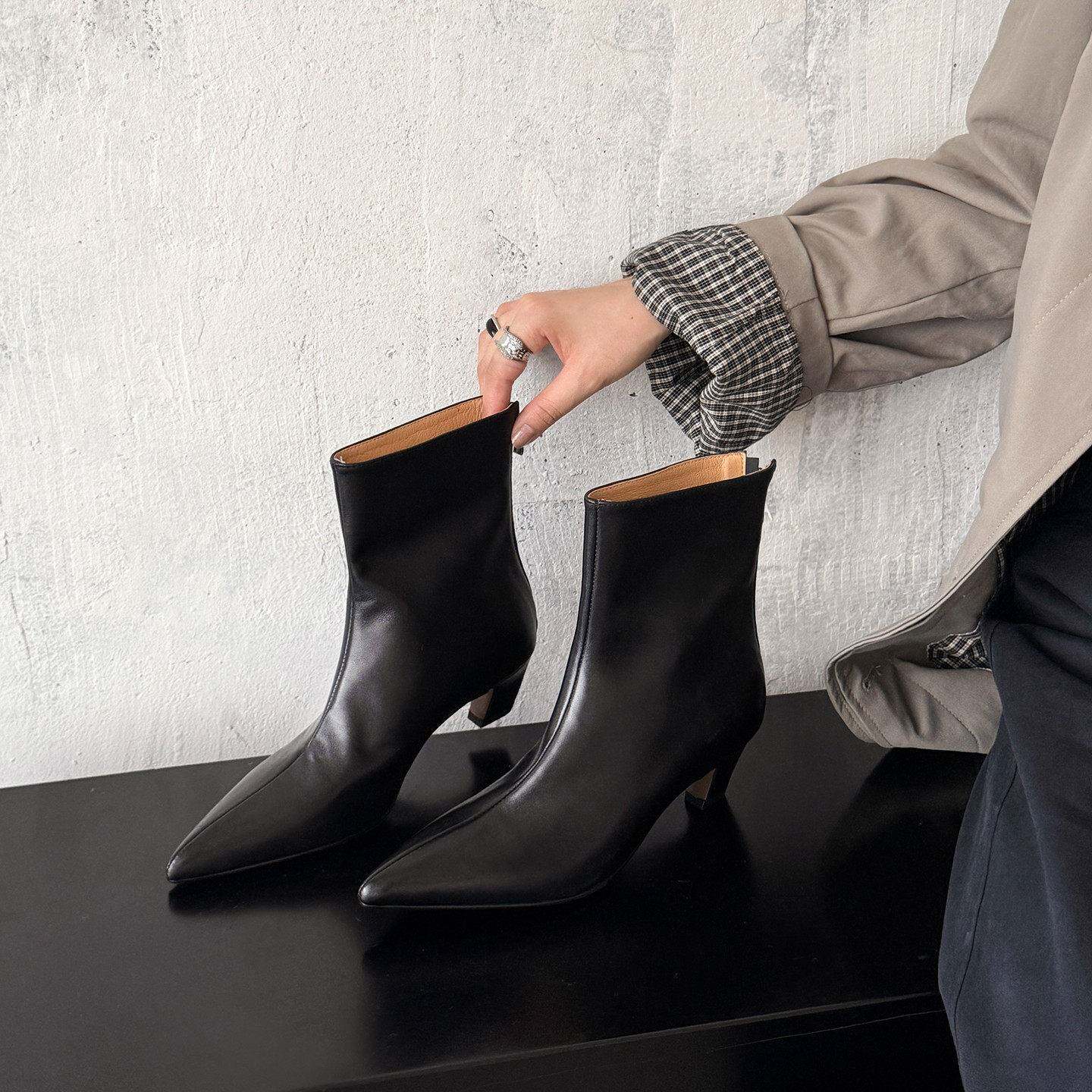 5cm百搭粗跟瘦瘦靴女小众法式小踝靴真皮尖头高跟短靴性感马丁靴