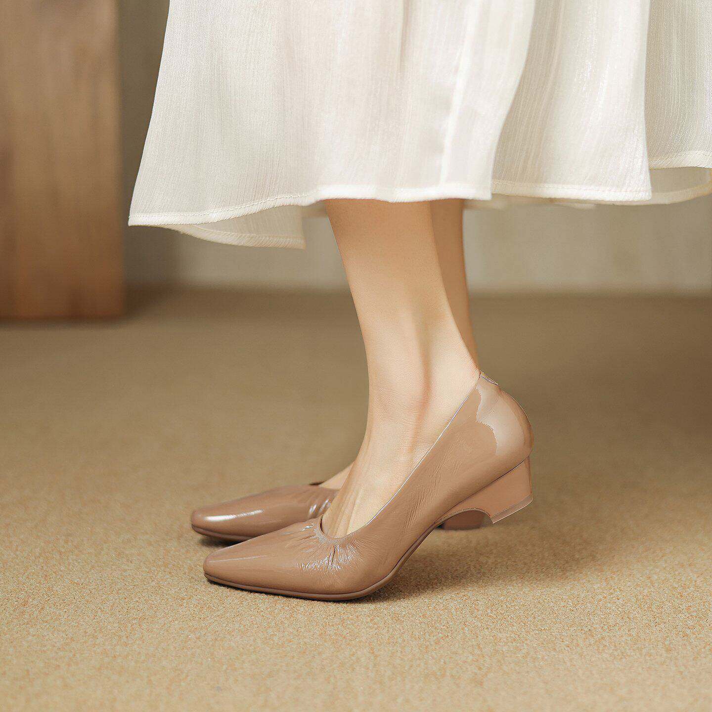 裸色真皮单鞋女春夏配裙子低跟软底不累脚通勤法式方头粗跟高跟鞋