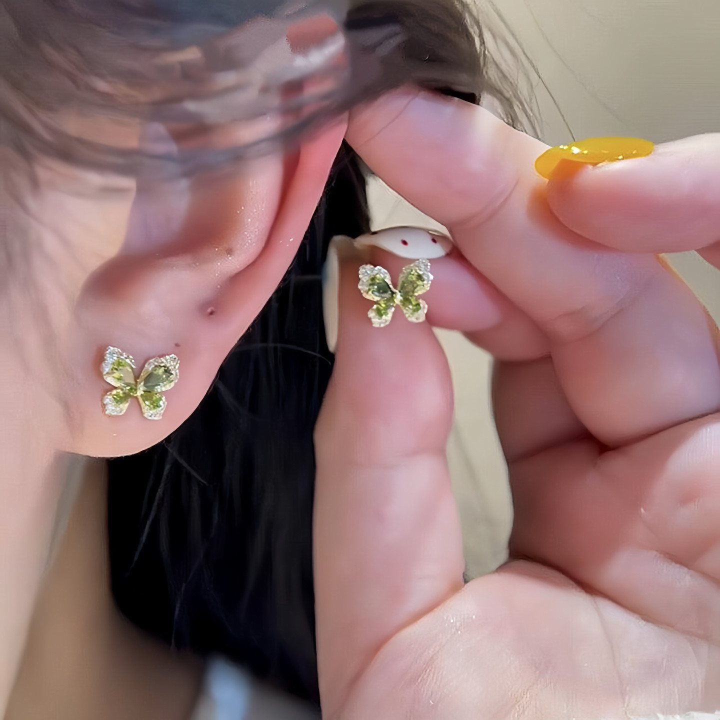 925银针绿色锆石蝴蝶耳钉