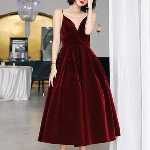 新款名媛晚宴酒会礼服裙 2026春季V领性感丝绒露背酒红色吊带裙女