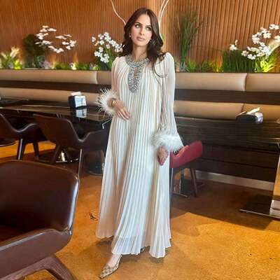 大码高级感遮肉大摆长裙秋季水钻鸵鸟毛设计长款连衣裙女常规袖
