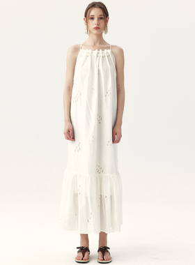 MON MYSTERE2025春夏新款白色镂空刺绣吊带露背连衣裙度假长裙女