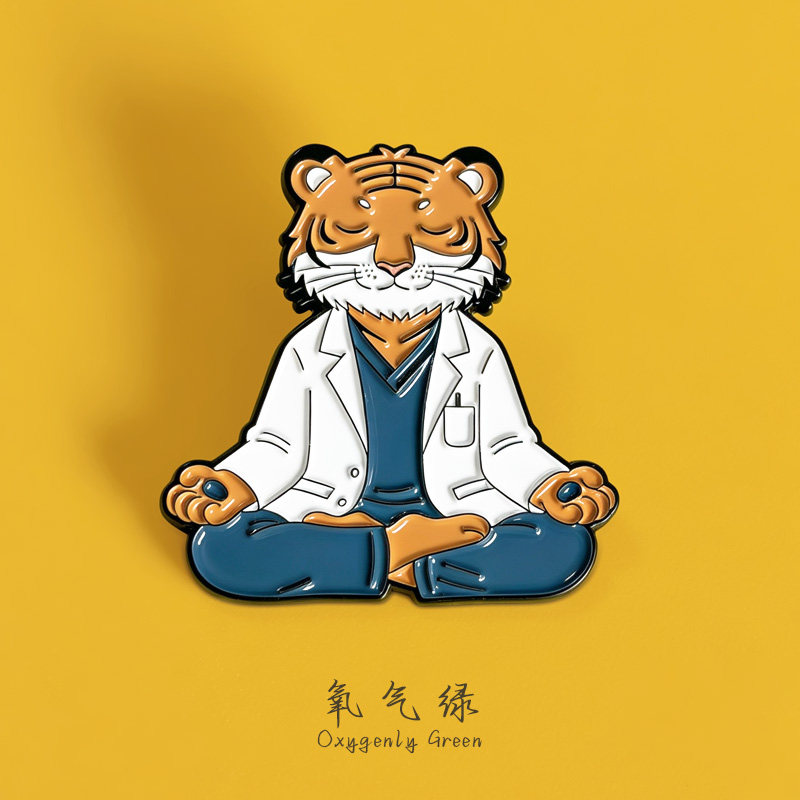 创意老虎形象医生胸针图片