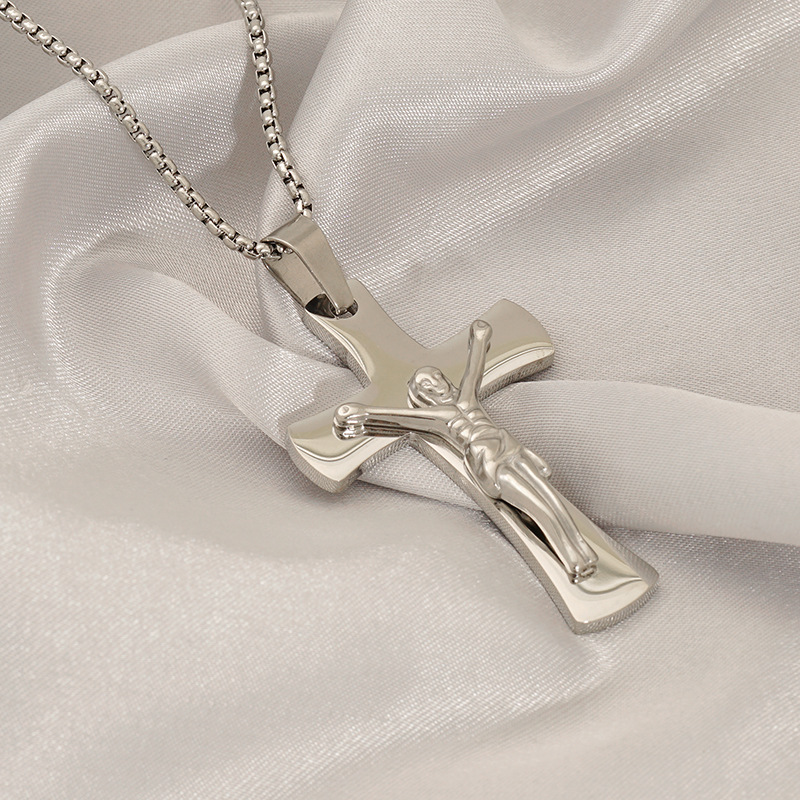 欧美2025年新款钛钢十字架神父项链嘻哈饰品男款时尚吊坠饰品