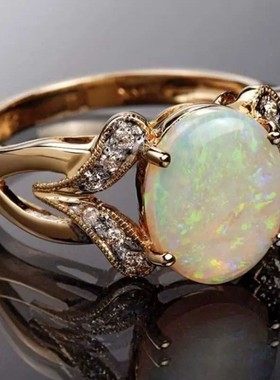 复古戒指镶嵌蛋形蛋白石象征美丽和优雅搭配日常服装派对配饰奢华