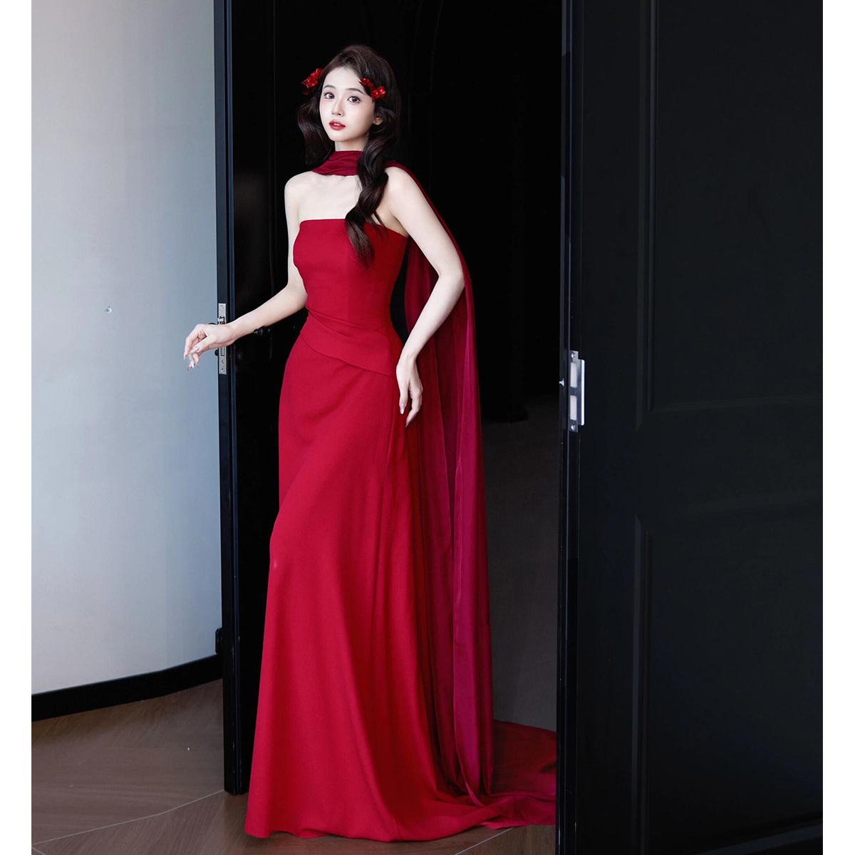 红色晚礼服裙女2025新款轻奢高端小众订婚结婚拖尾抹胸敬酒服新娘