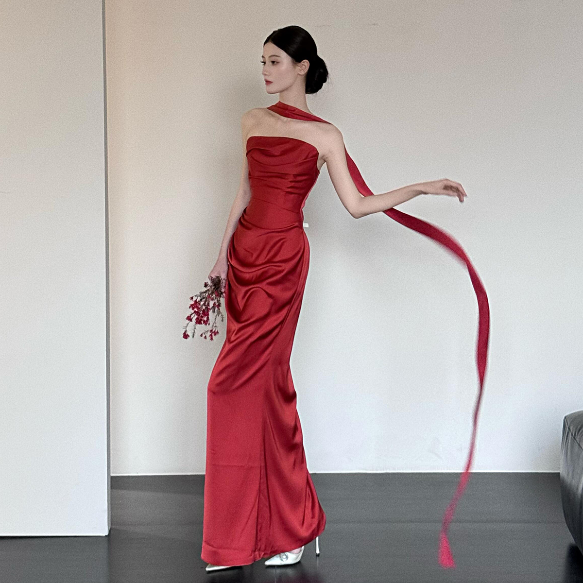 敬酒服新娘轻奢高端小众红色晨袍订婚结婚抹胸晚礼服裙女2025新款