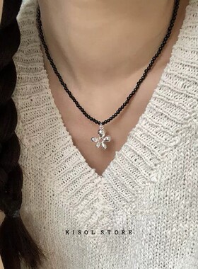 时髦少女！韩国ins小众设计黑色玛瑙串珠花朵项链气质高级感颈链~