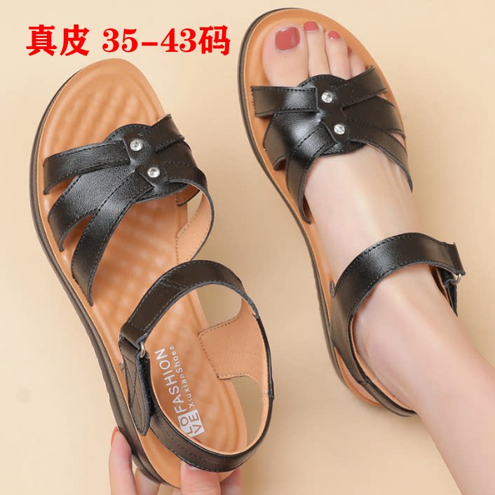 夏季真皮平底舒适大码妈妈凉鞋