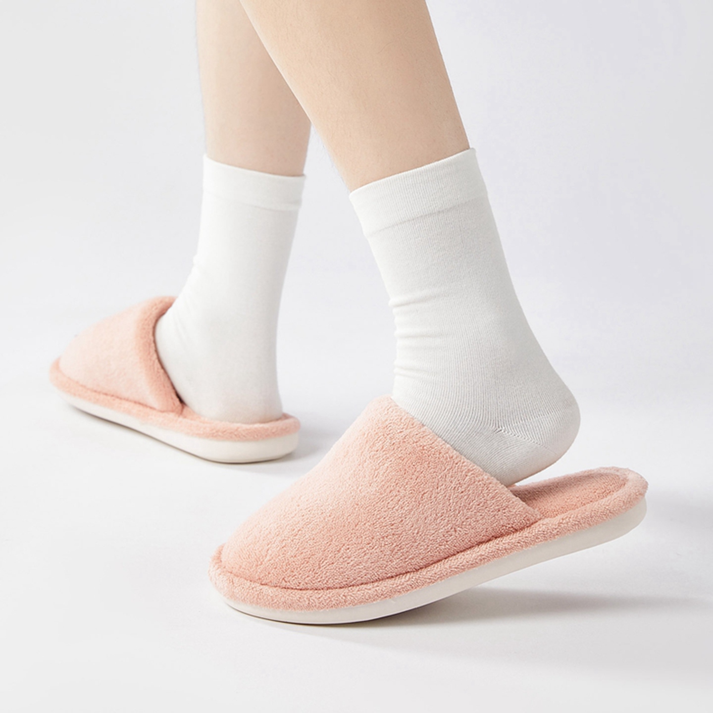 柔软舒适冬季居家木地板棉拖鞋