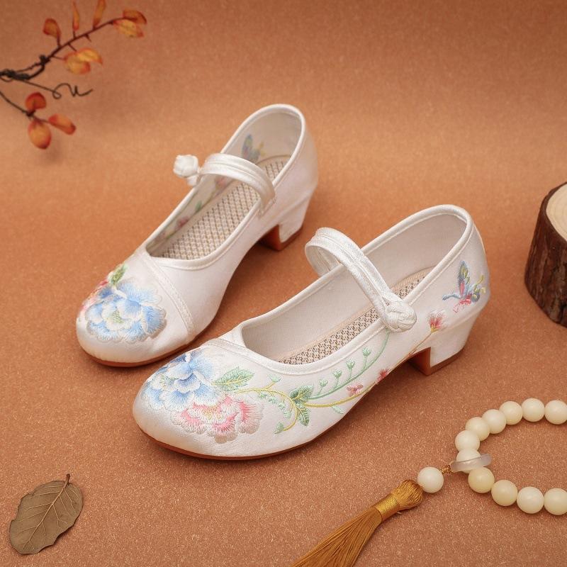 春季新款民族风绣花鞋内增高古风汉服鞋国风广场舞女鞋