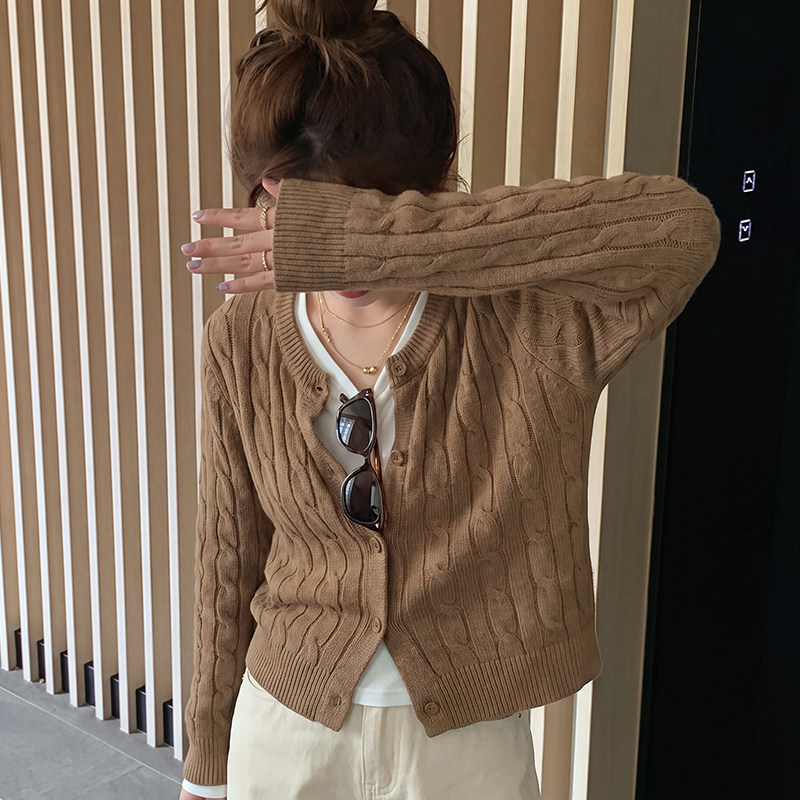 温柔松弛感麻花复古针织开衫上衣
