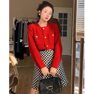 新年红色毛衣女秋冬高级感超好看小香风宽松短款针织开衫外套上衣