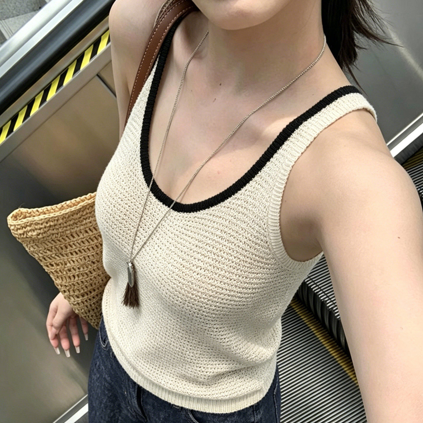 泰国撞色u领针织吊带背心女夏季松弛感休闲镂空无袖百搭上衣外穿
