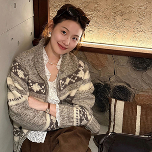 复古费尔岛翻领毛衣外套女秋冬老钱风穿搭慵懒高级感针织开衫上衣