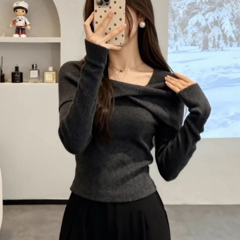 法式灰色扭结一字肩针织衫女秋冬绝美巨好看修身内搭打底衫短上衣