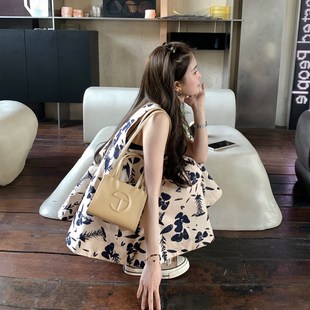 法式设计感小众印花吊带背心女夏季短款温柔风无袖上衣外穿娃娃衫