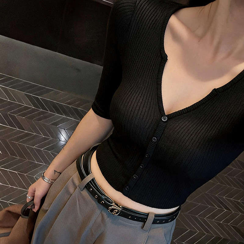 老钱风别致微透v领冰丝针织衫女