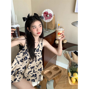 法式别致V领碎花吊带背心女夏季设计感外穿无袖娃娃衫度假风上衣