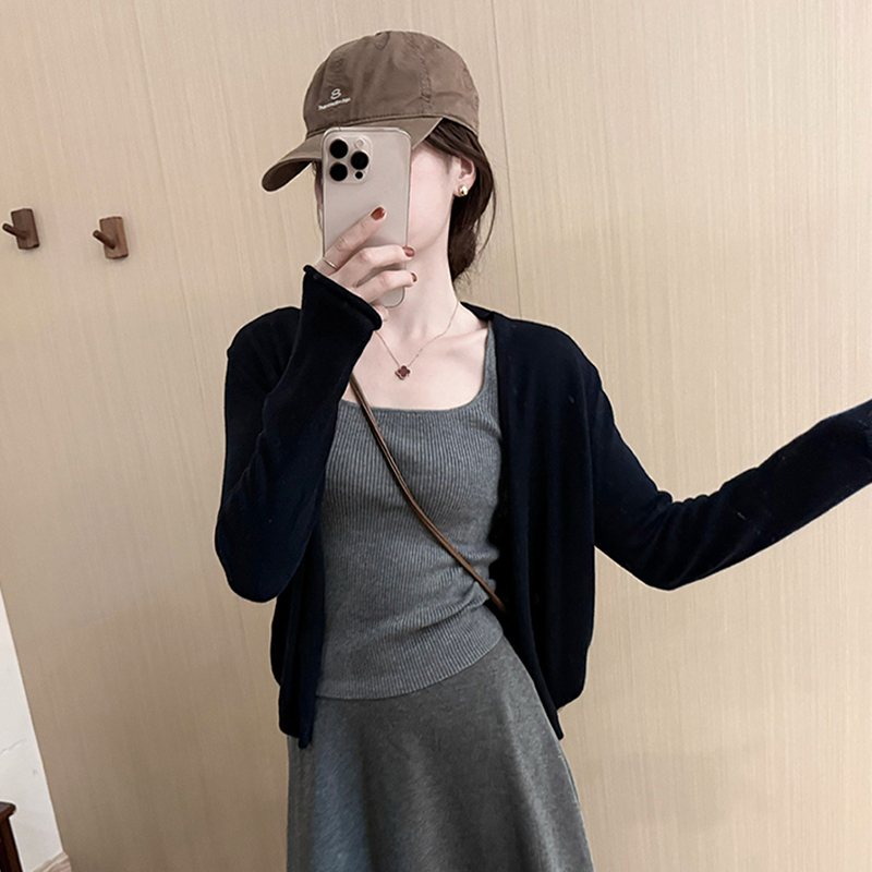 高级感黑色薄款针织开衫女秋冬老钱风外搭披肩宽松毛衣外套短上衣