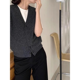 韩版V领针织开衫毛衣外套女秋季新款高级感外搭无袖叠穿背心马甲