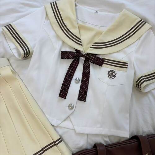 日系可爱奶黄色水手服jk套装