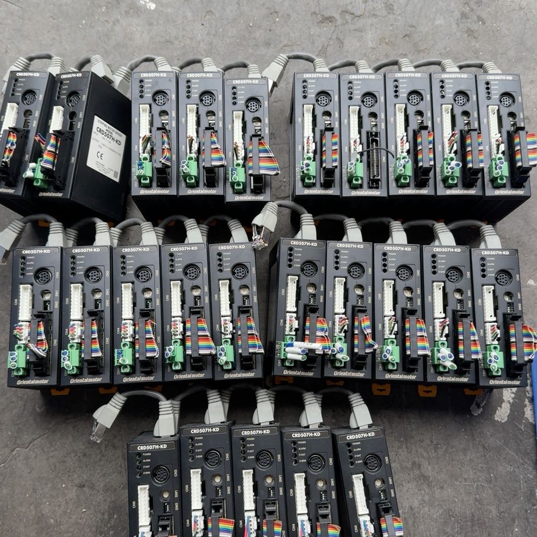 东方步进驱动器CRD507H-KD 实物拍摄 成色如图。