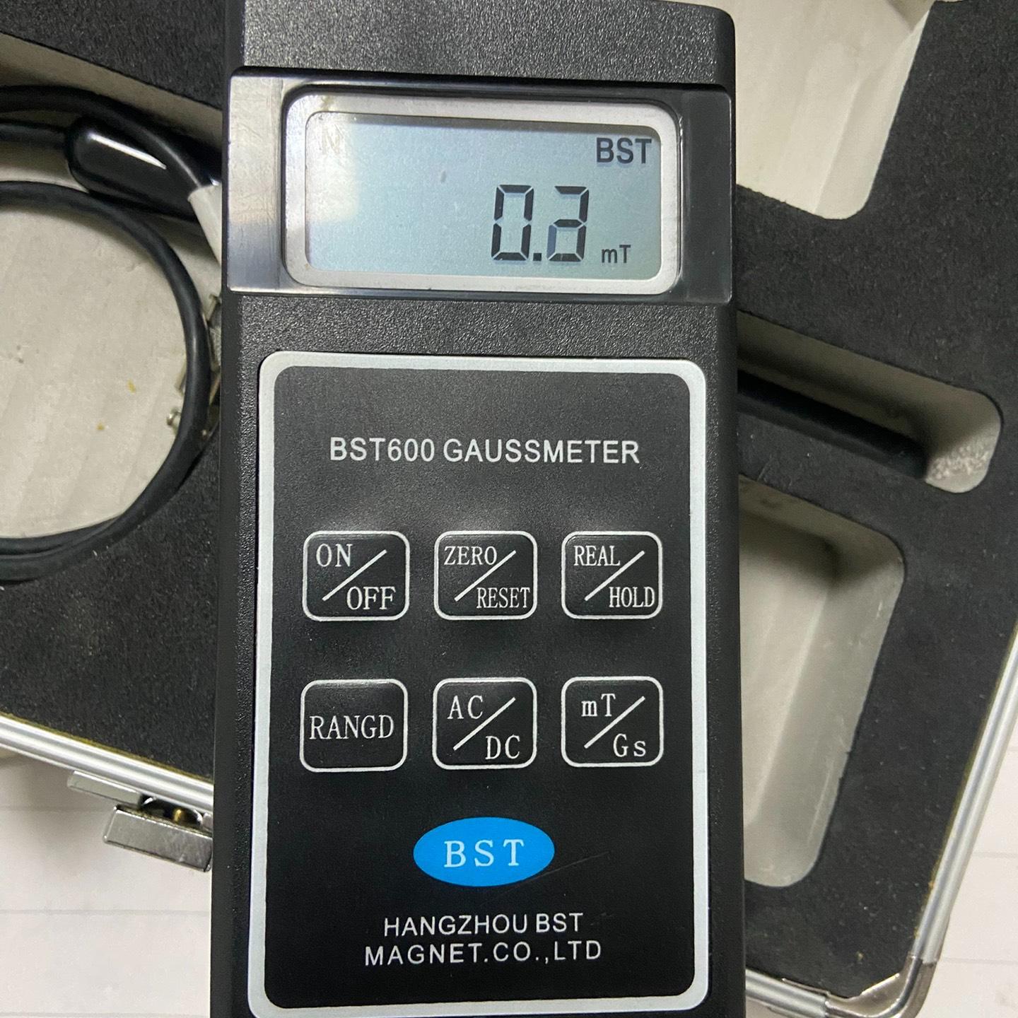 BST600数字高斯计 手持方便 测量磁场强度 成色和开机如
