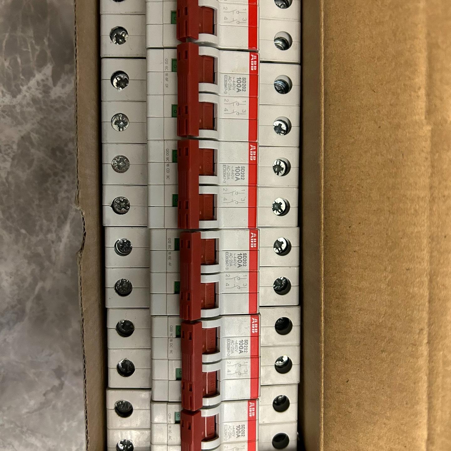 ABB全新原装隔离开关SD202-100A现货库存