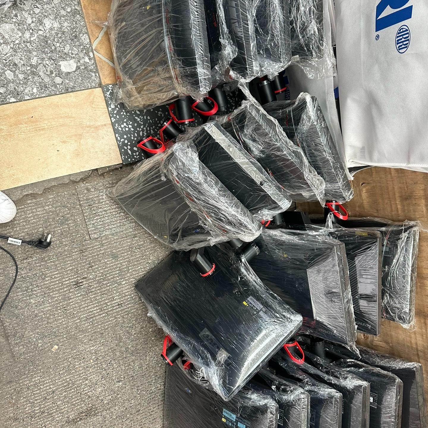 显示器36个。带电源线。