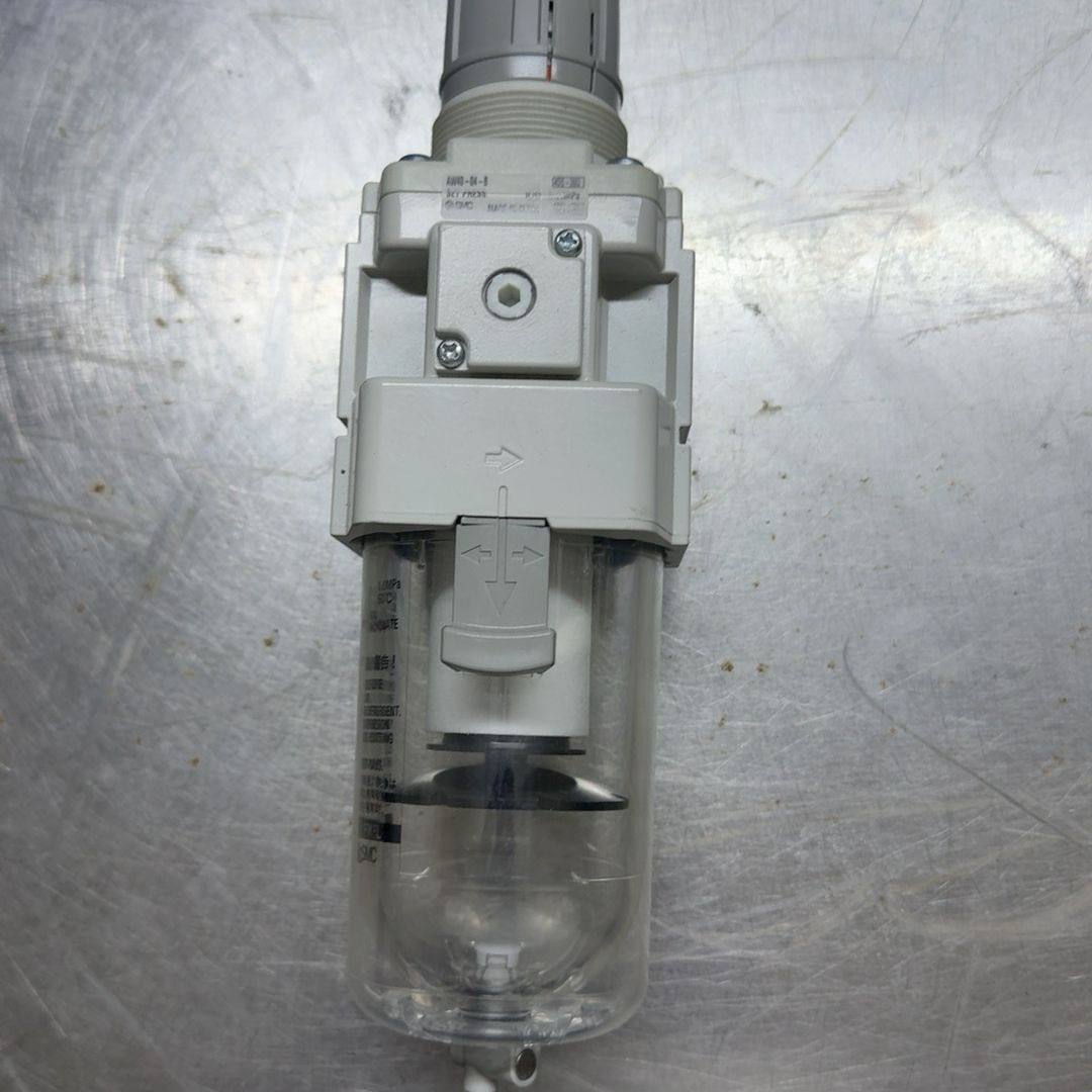 过滤减压阀 型号AW40-04-B 几乎。