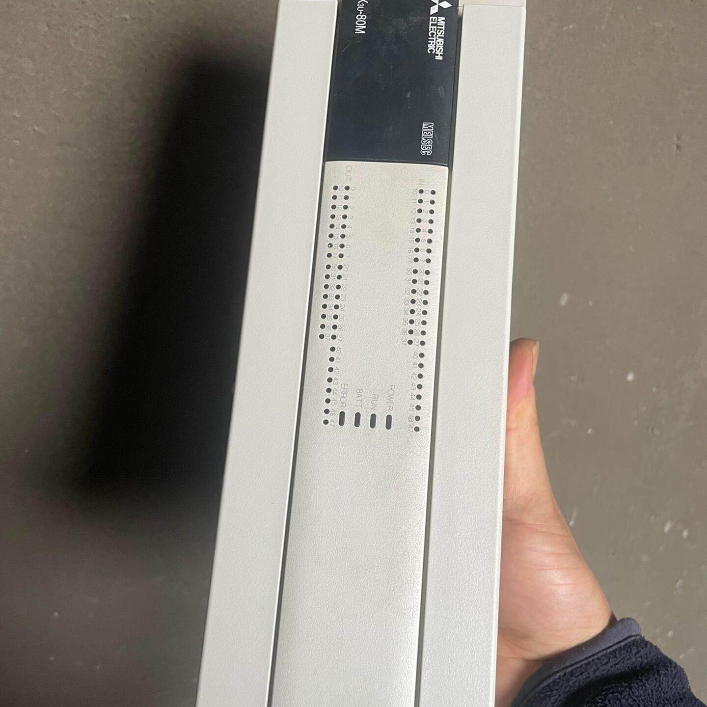 PLC FX3U-80MR/ES-A 成色如图