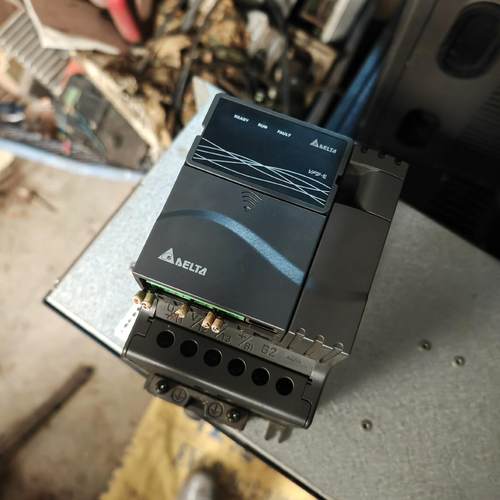 台达变频器VFD037E43A功率3.7kw380v 2台