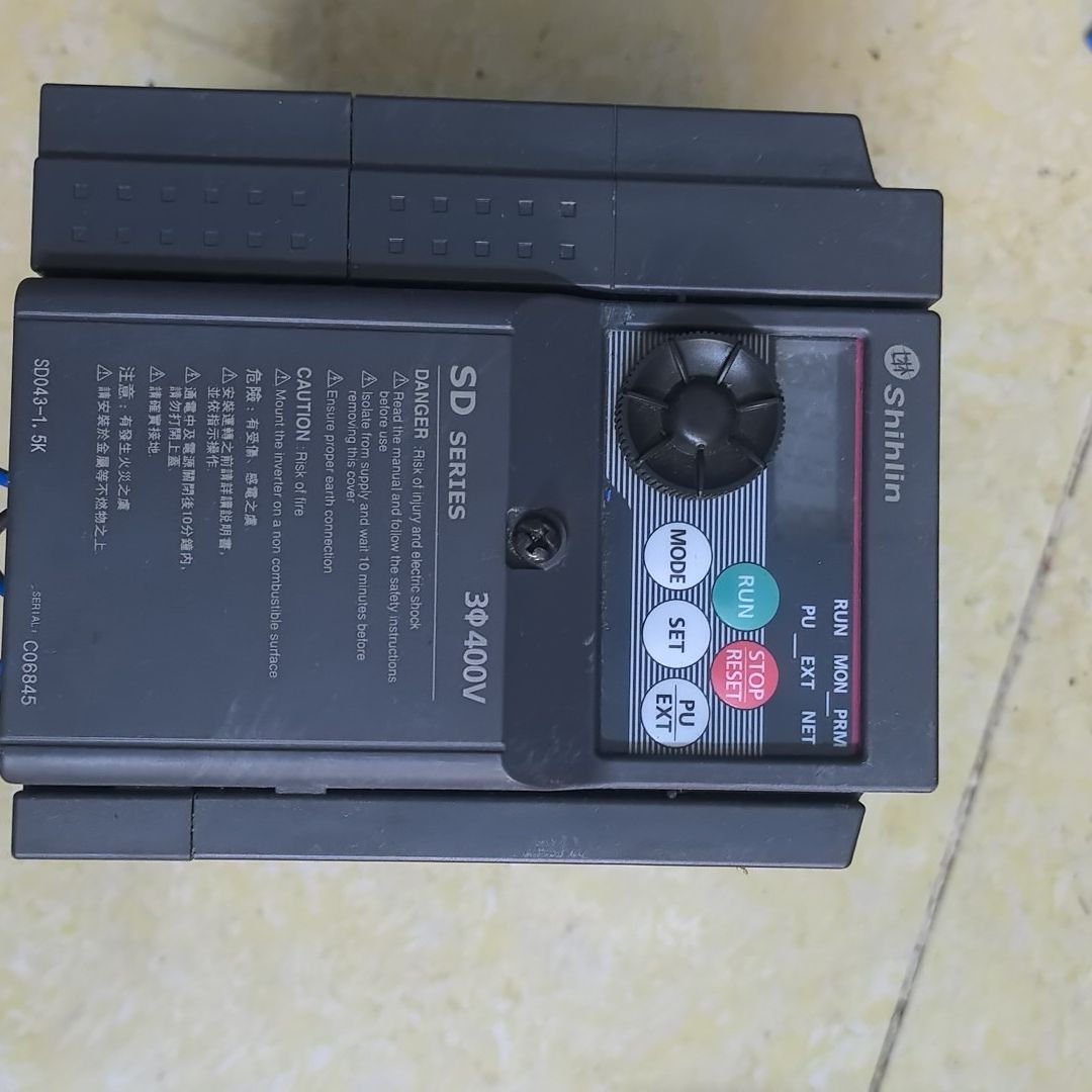 士林变频器SD043-1.5K 380V三相 拆机