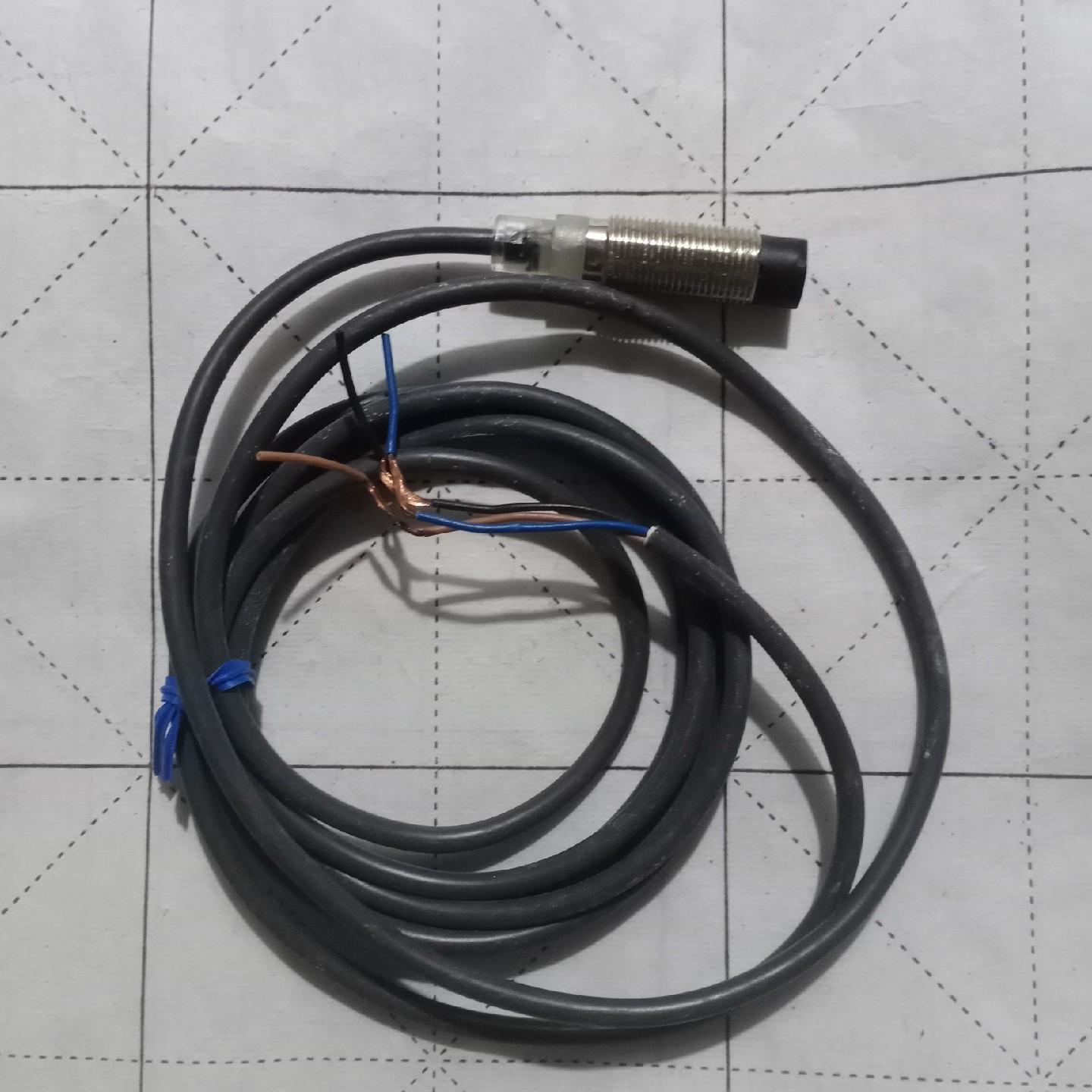 E2B-M12KN05-W7-B1接近开关 成色漂亮