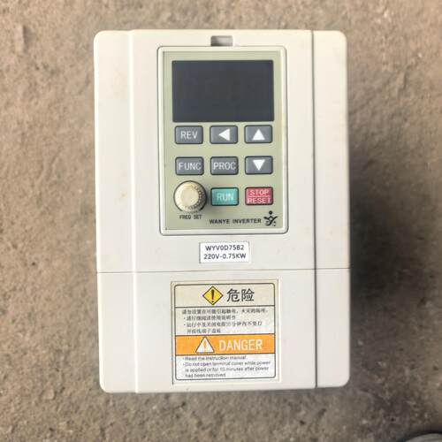 万业WYV0D75B2变频器 0.75KW 220V 拆机件