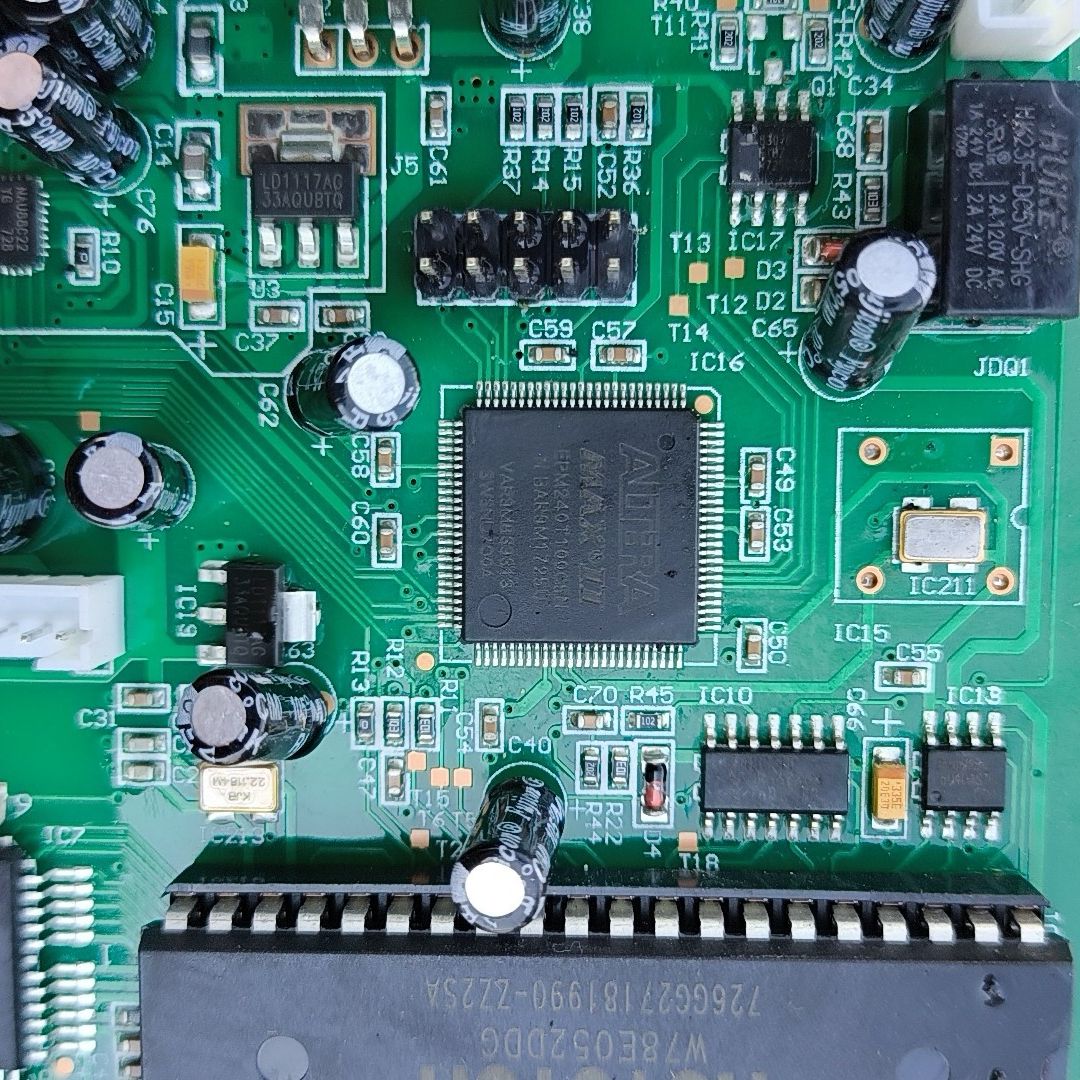 阿特拉EPM240T100C5N 带板100多个 需要联系！