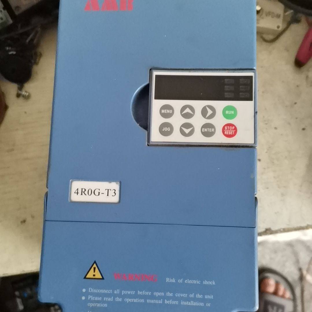 AMB100-4R0G/5R5P-T3上电没有显示 模块