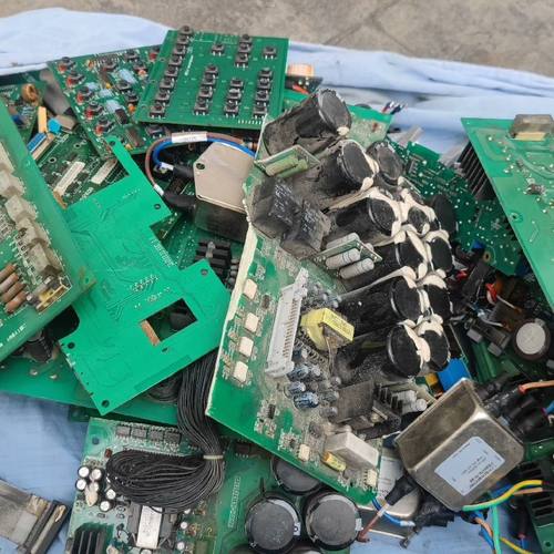 个人拆主板东西不多 有一点镀金大部分主板有几个变频器板 随便