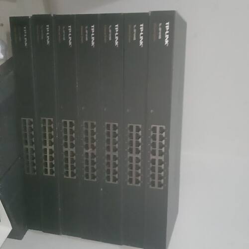 TP-LlNK   TL-SF1016S十六口变换机功能正常