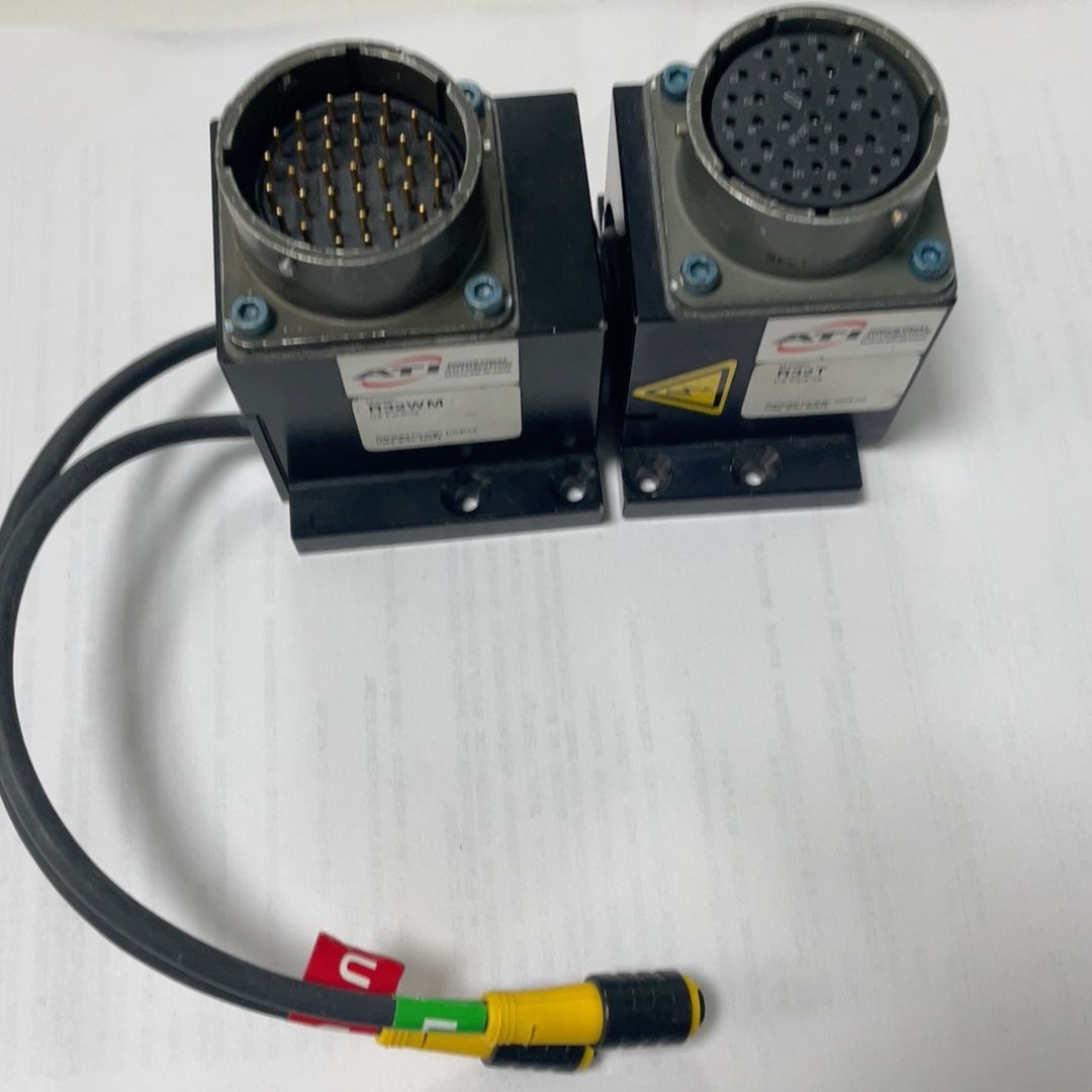 ATI工业自动化换枪盘模块插头 型号R32WM和R32T各1