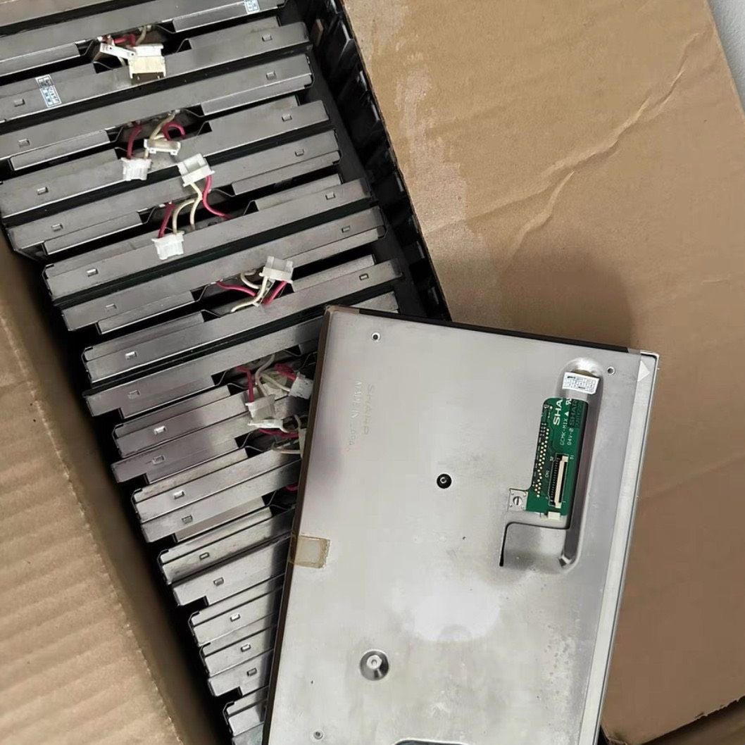 到货一批靓货lq080v3dg01 夏普8寸液晶屏 需要联系