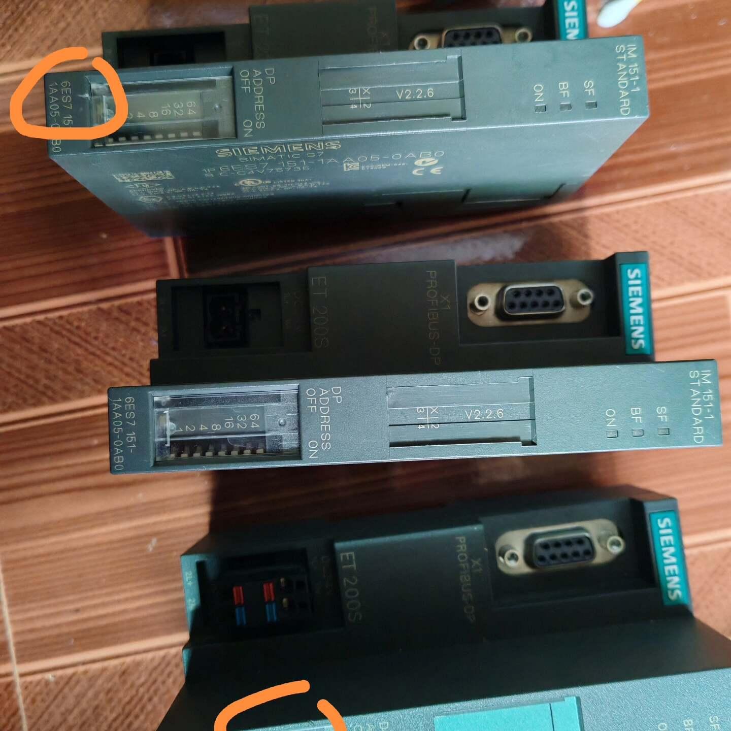 #西门子 6ES7151-1AA05-0AB0 成色有磕碰划