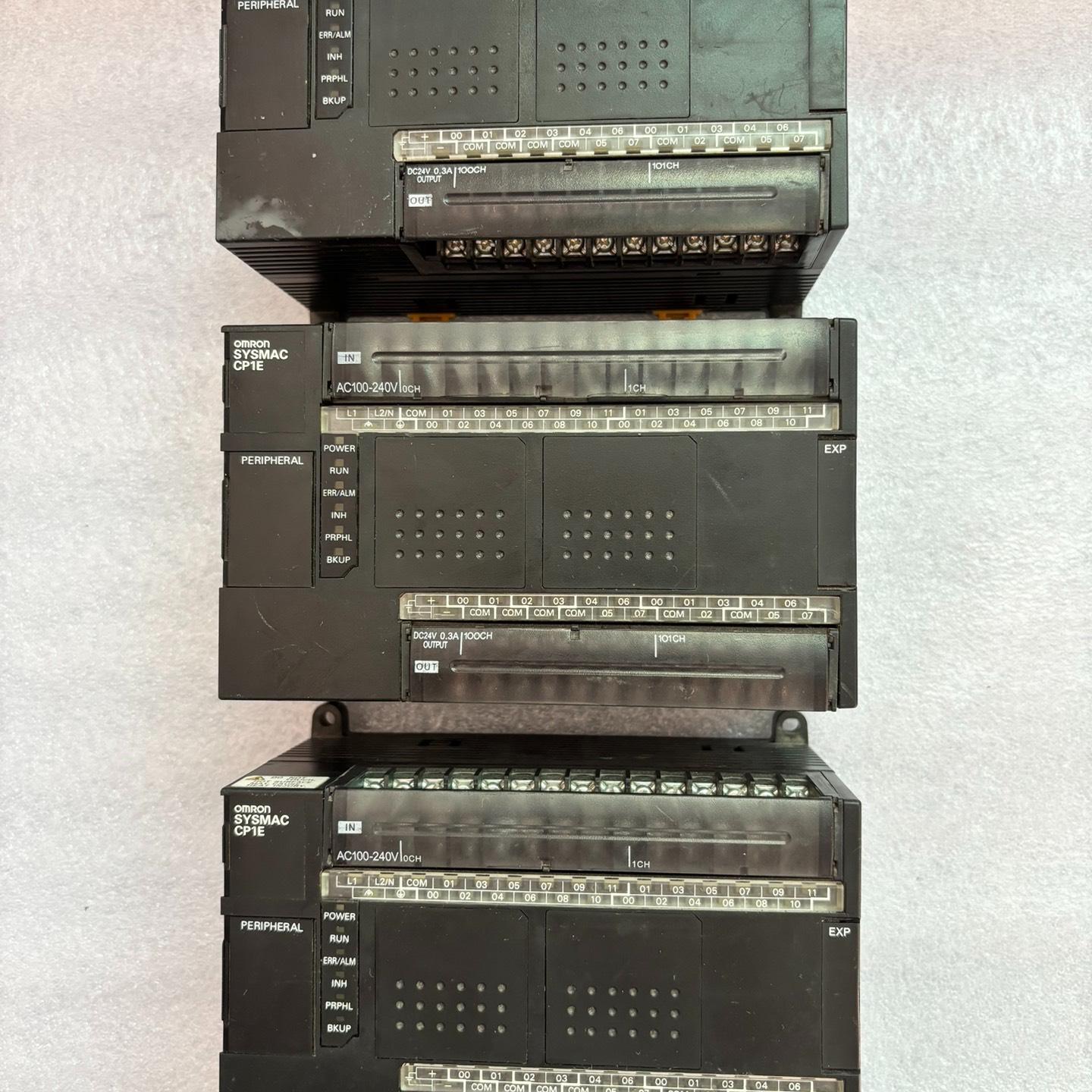 CP1E-E40DR-A可编程控制器 4台 实物拍