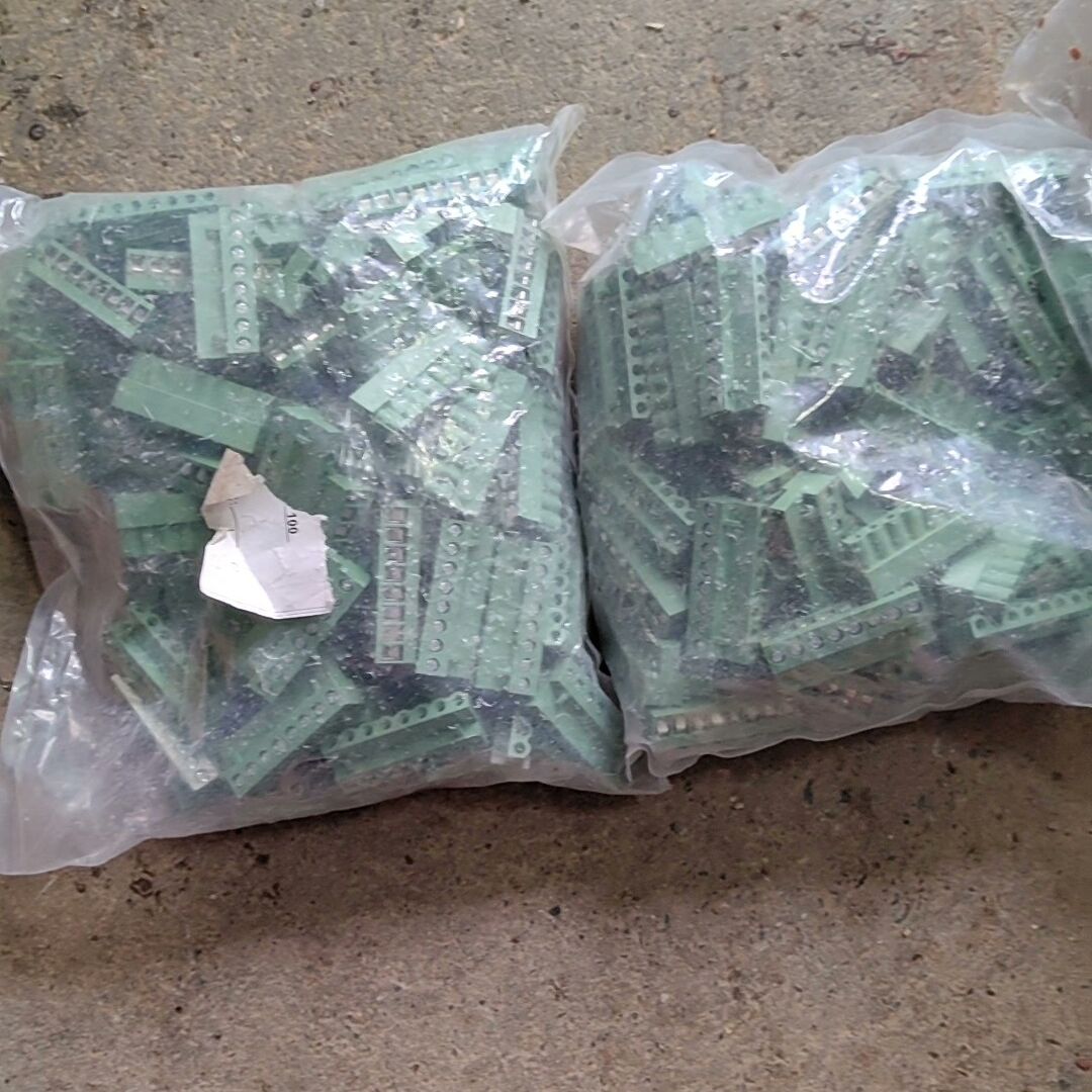 现货MSTB2.5/8-ST-5.08印刷电路板连接器。有2