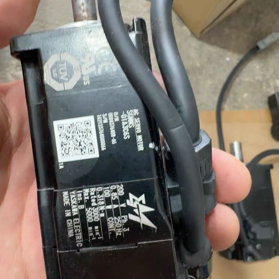 安川电机 SGMMS-01ADC6S 需要联系