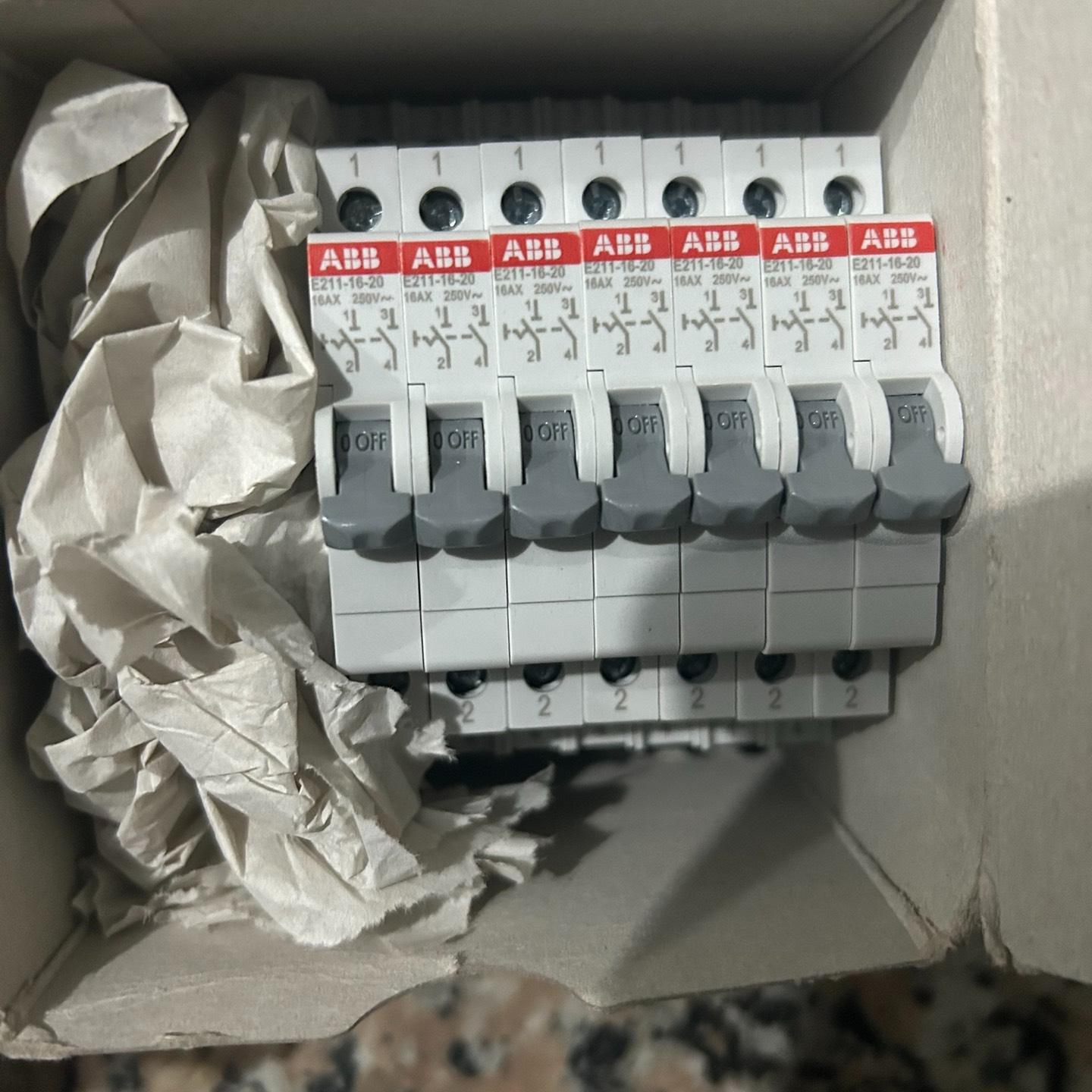 原装ABB通断开关 E211-16-20