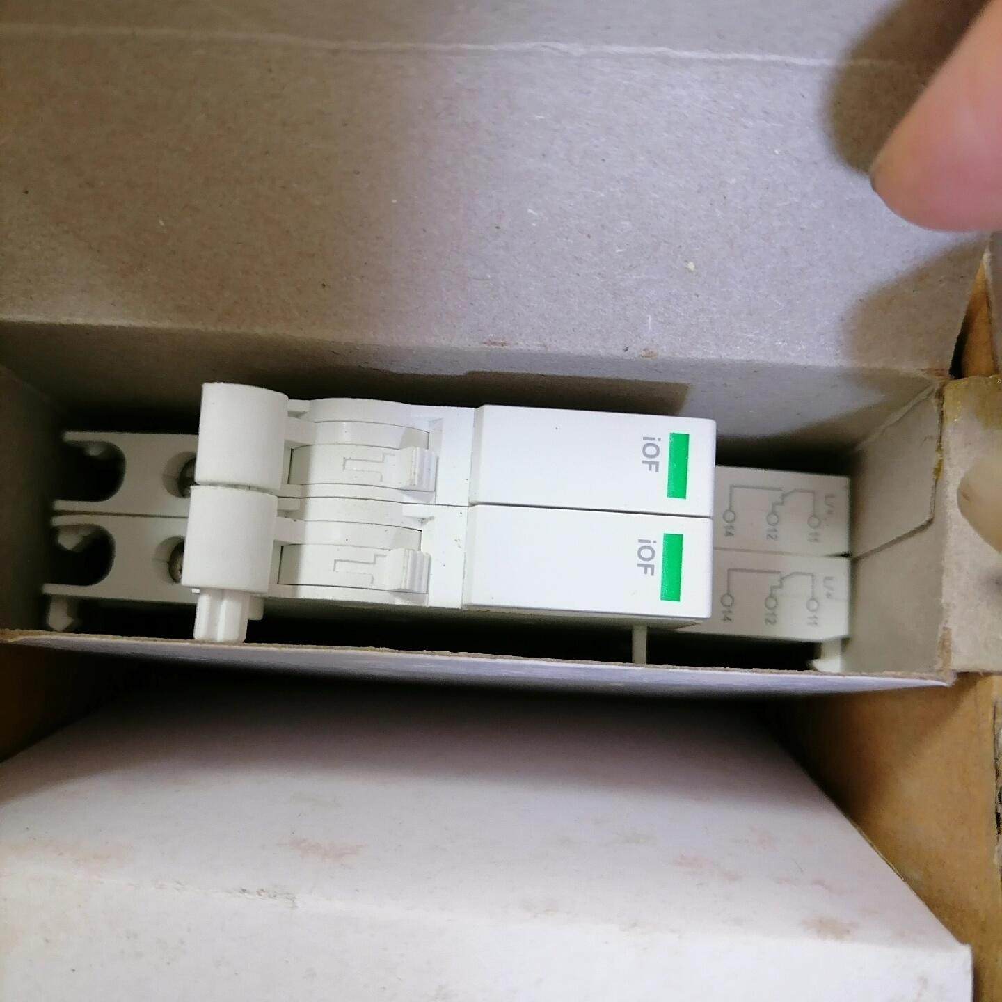 施耐德ioF小型断路器辅助触点 全新